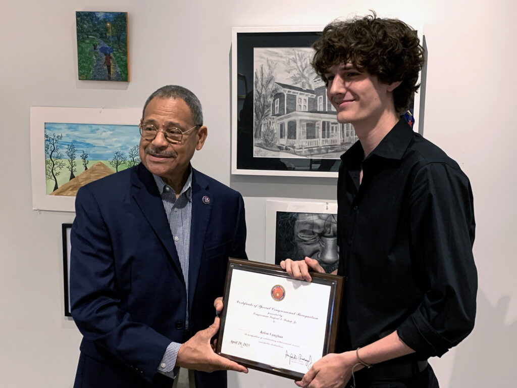 Congressman Sanford Bishop presents atudent Kelon Vaughan with first place in the 2023 Congressional Art Competition