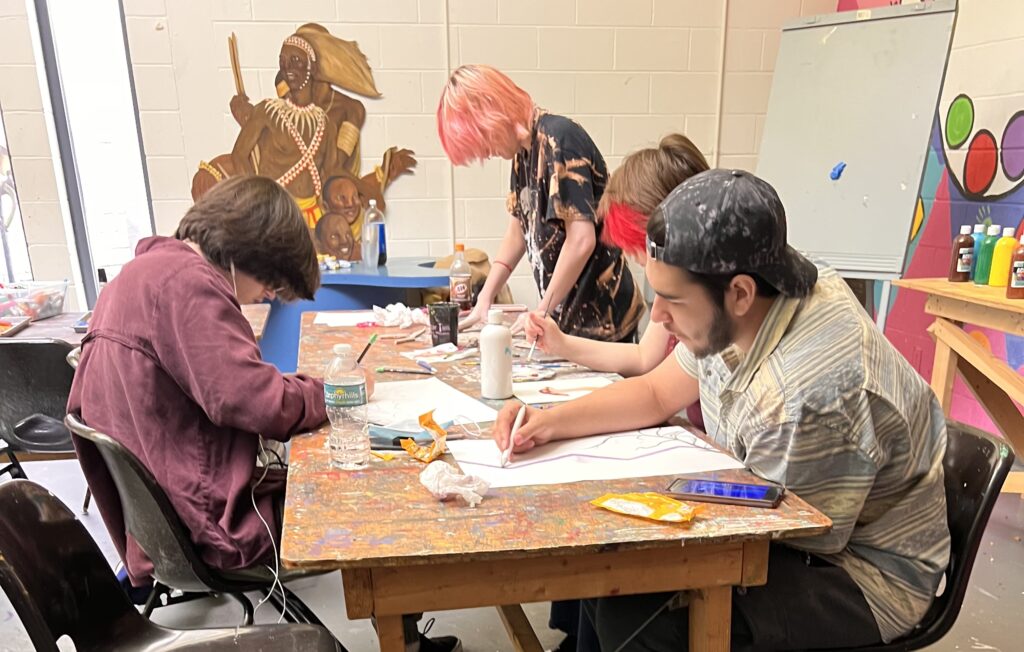 Students draw in Albany Museum of Art classroom